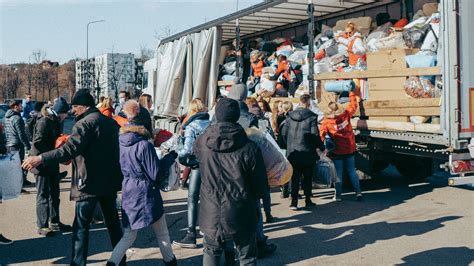 Благотворительные организации и передача обуви нуждающимся