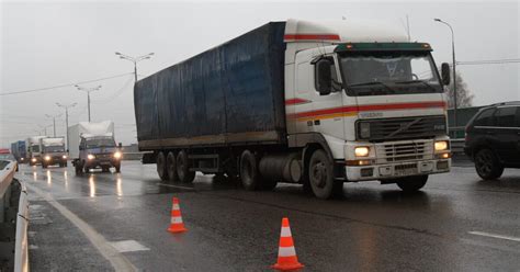 Возможность пропуска грузовых автомобилей во двор