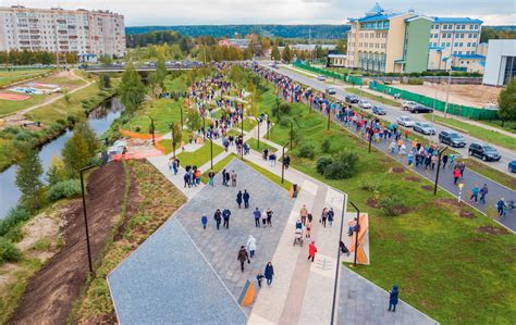 В городах и поселениях