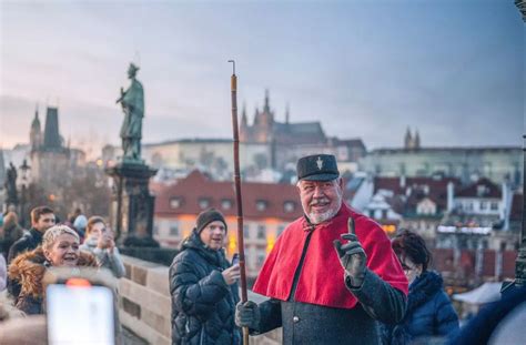 Зажигание фонарей в ночи: традиция и символика