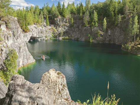 Летний парк Рускеала: карельский драгоценный камень