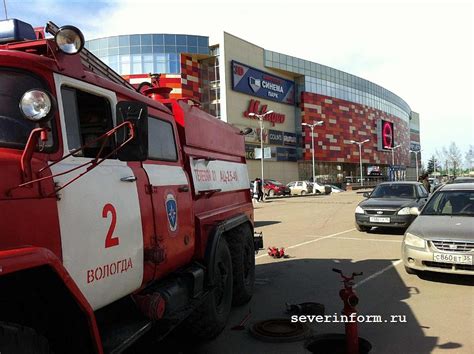 Полиция прибывает на место через несколько минут после получения звонка