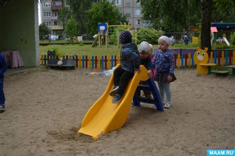 Разделите территорию дорожками разных цветов