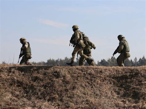 Размещайте войска по стратегическим точкам