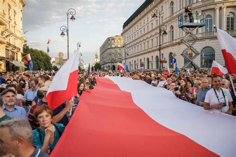 Реформы в Польше и общественные протесты