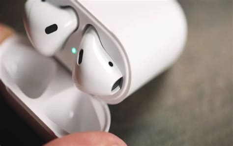 Состояние зарядки наушников AirPods