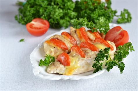 Тушенка из курицы с помидорами и перцем