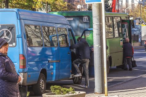 Уступать место инвалидам: