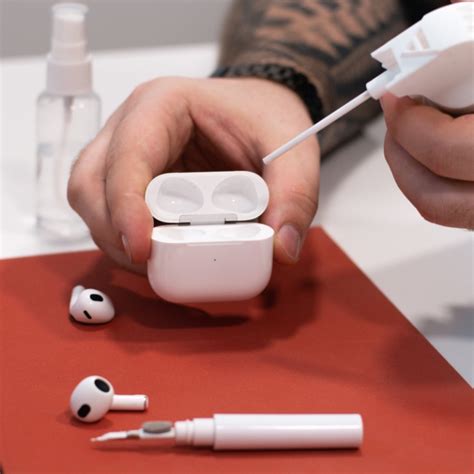 Чистка AirPods и их хранение на iPhone