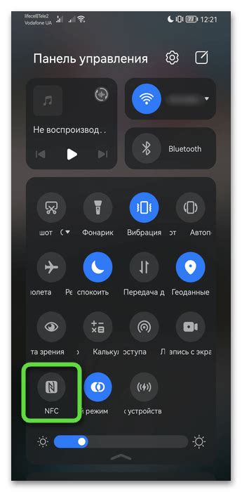  Поиск NFC-значка на корпусе смартфона 