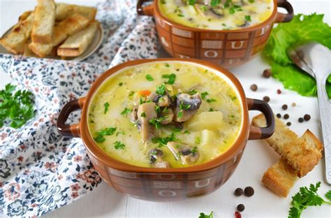  Просто и вкусно: суп с плавленным сыром и картофелем 